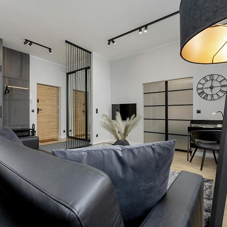 Exclusive Grey And Red Apartment In Warsaw Center By Noclegi Renters Varsóvia Exterior foto